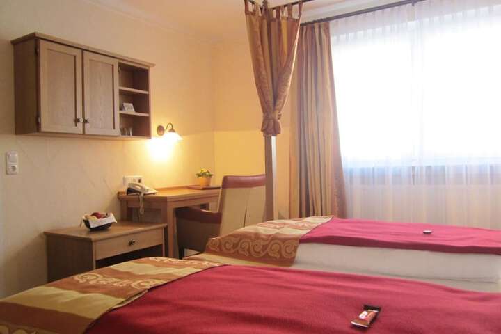 Room 12 of 27