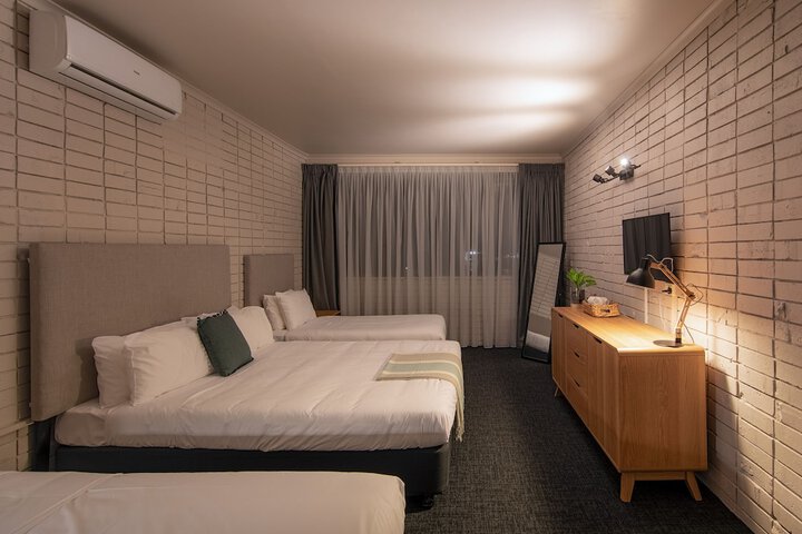 Room 2 of 16