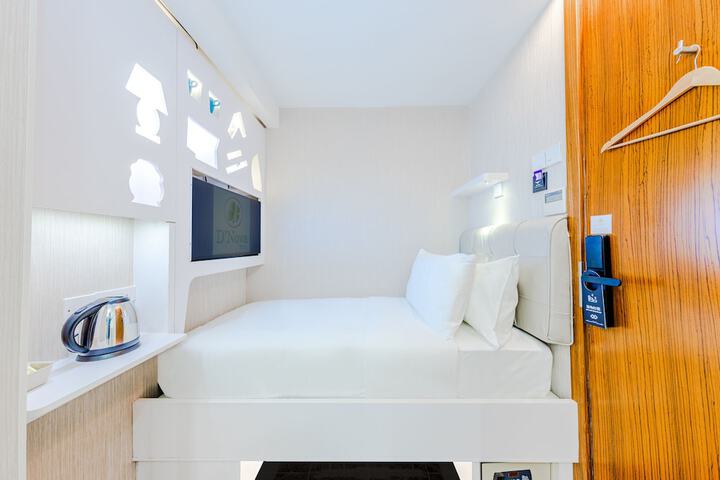 Room 17 of 57