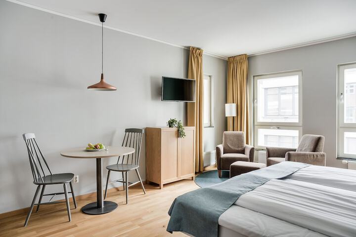 Room 9 of 25