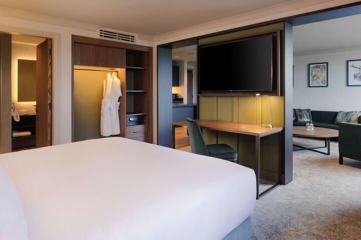Room 53 of 204