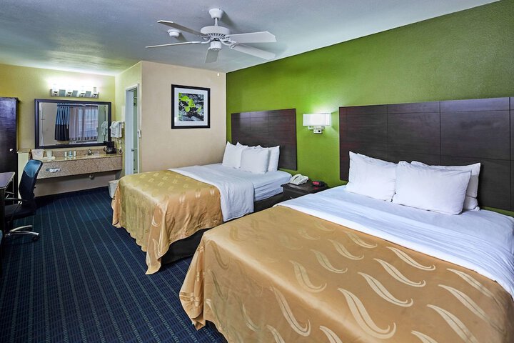 Room 6 of 16