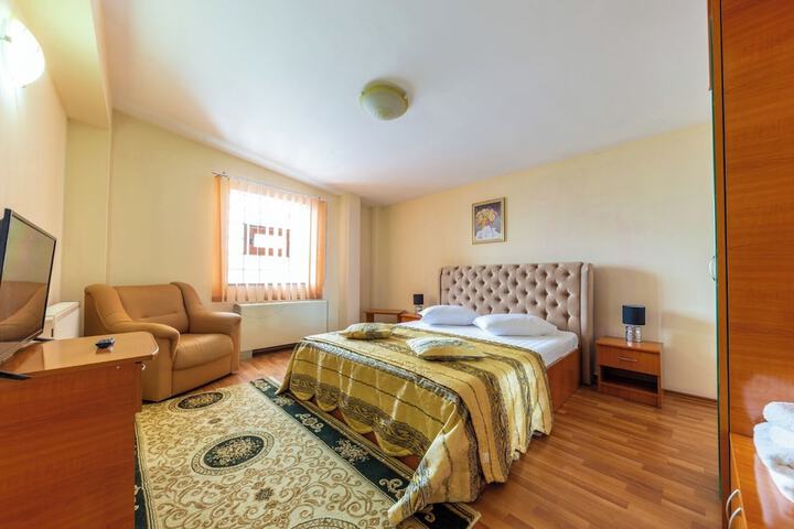 Room 18 of 37