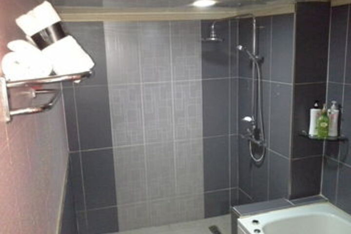 Room 5 of 68