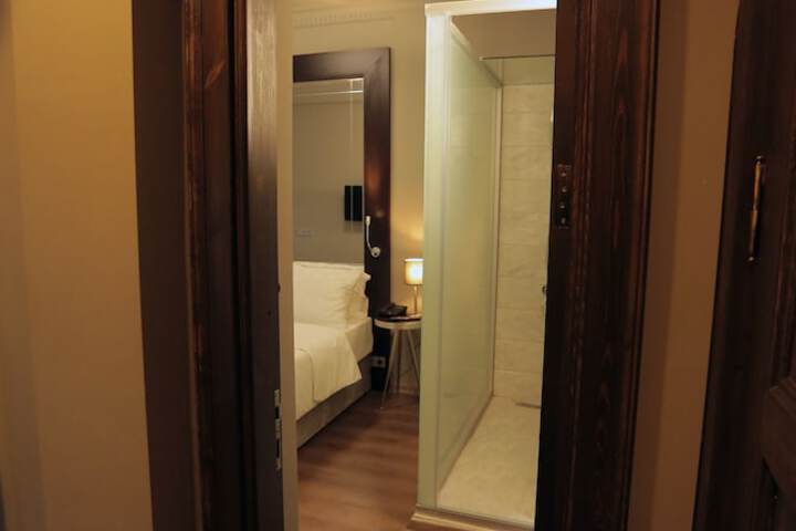 Room 44 of 93