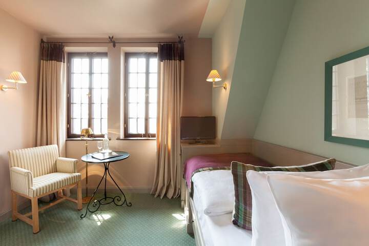 Room 8 of 36