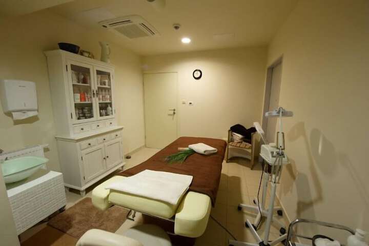 Room 50 of 77