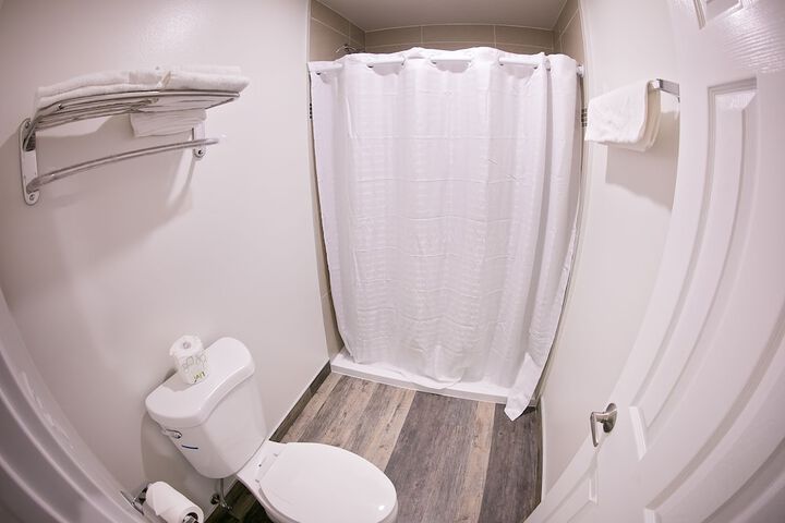 Standard Room, King or Two Doubles (5 of 9)
