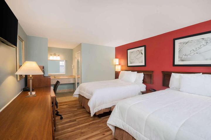 2 Double Beds (3 of 7)
