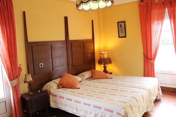 Room 5 of 10