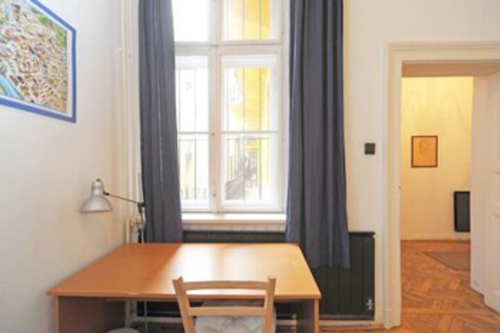 Room 4 of 12