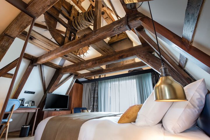 Room 5 of 75