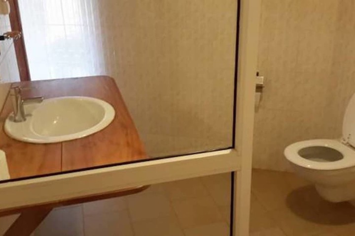 Room 17 of 40