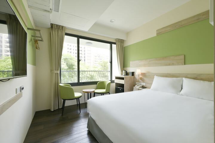 Room 48 of 77
