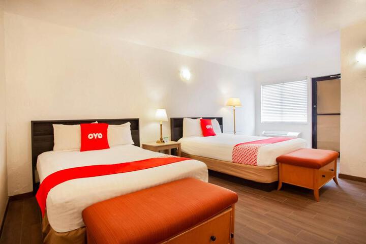 2 Queen Beds (16 of 24)