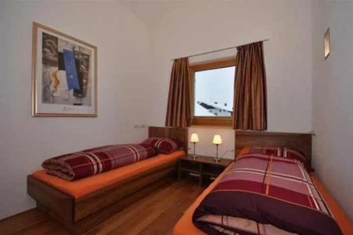 Room 2 of 2