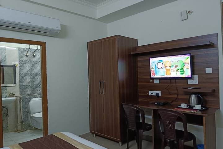 Room 10 of 34