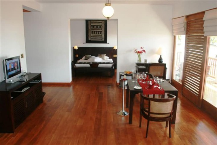 Room 9 of 38