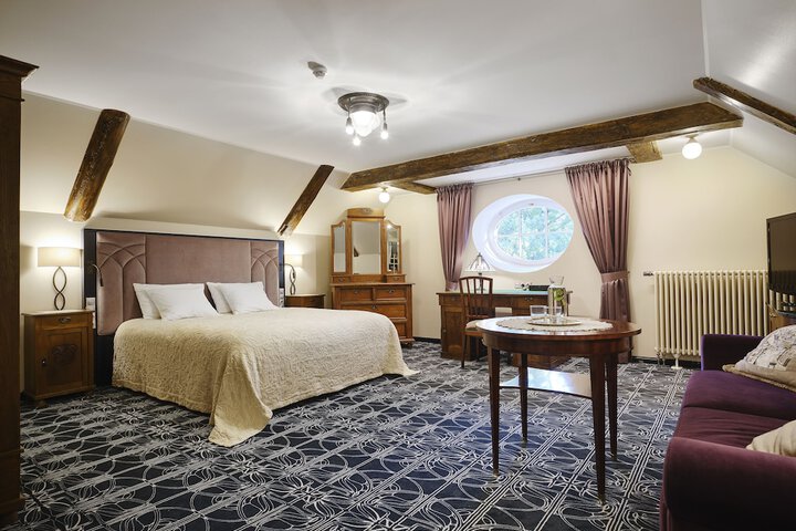 Room 18 of 80