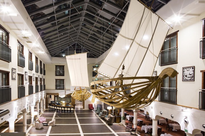 Entrance & Lobby