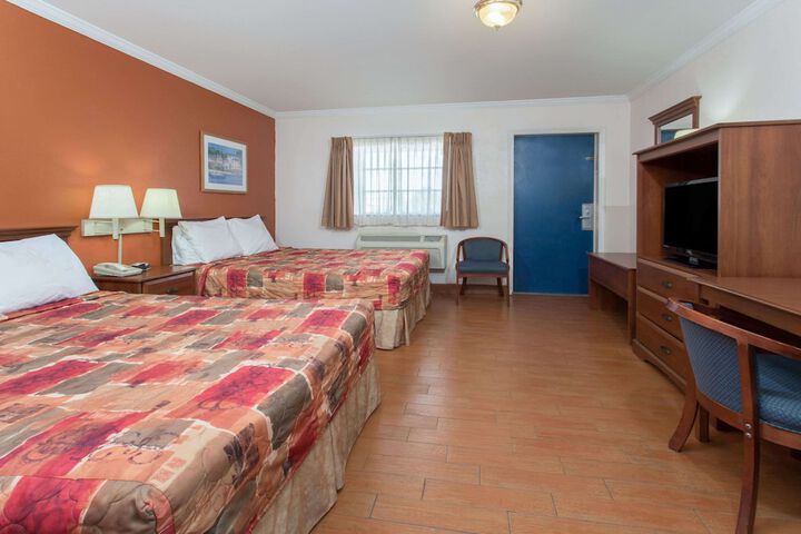 Room 4 of 18