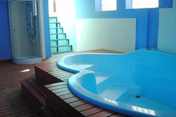 Pool 10 of 19