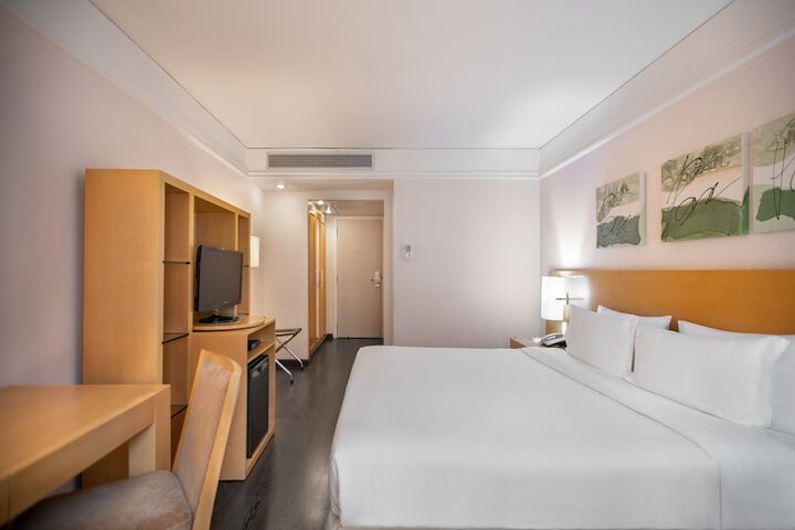 Room 7 of 128