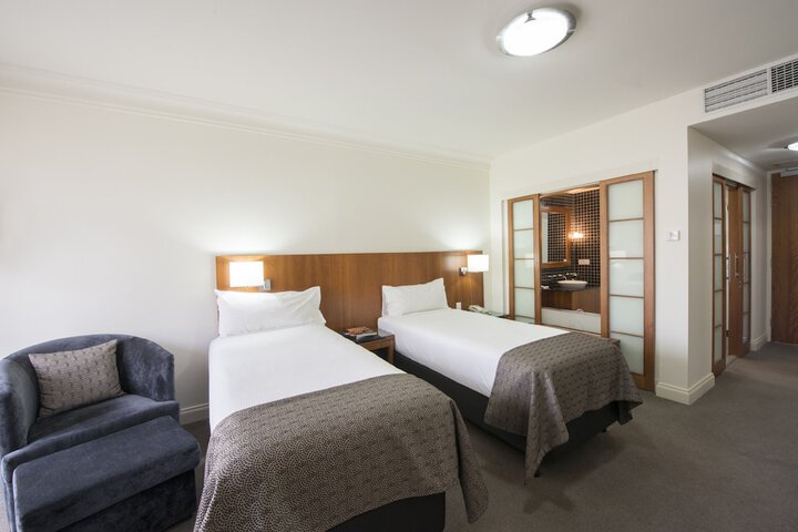 Room 4 of 37