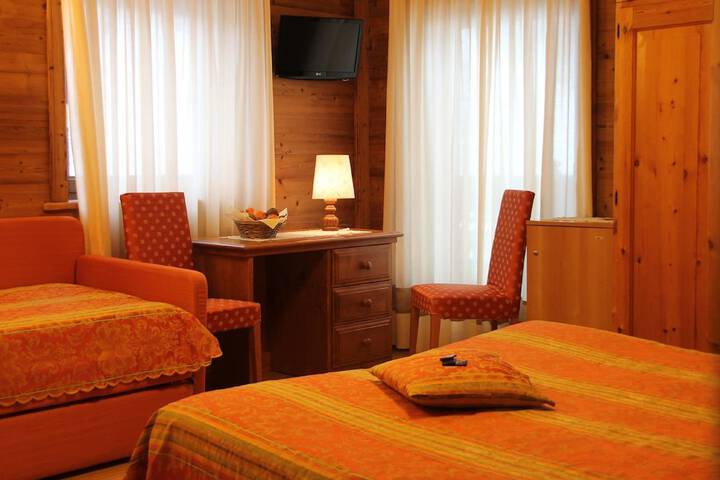 Room 7 of 27
