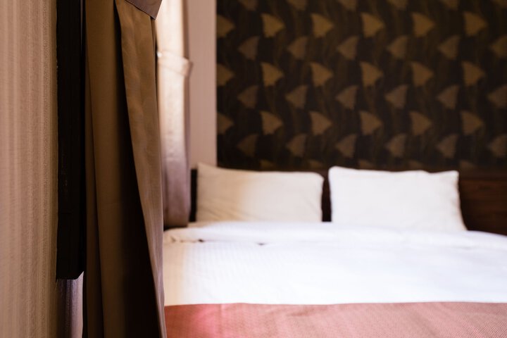Room 32 of 68