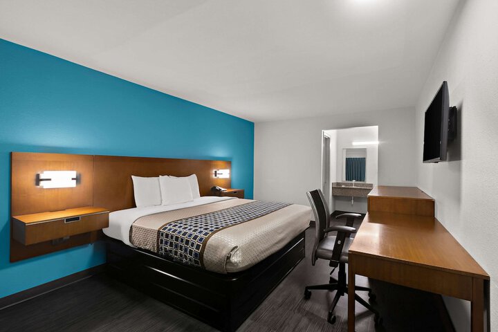 1 King Bed (1 of 9)