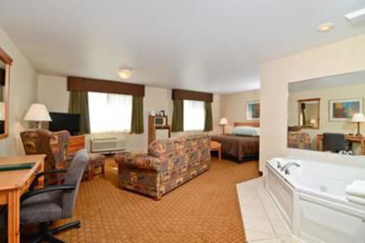 Room 8 of 19