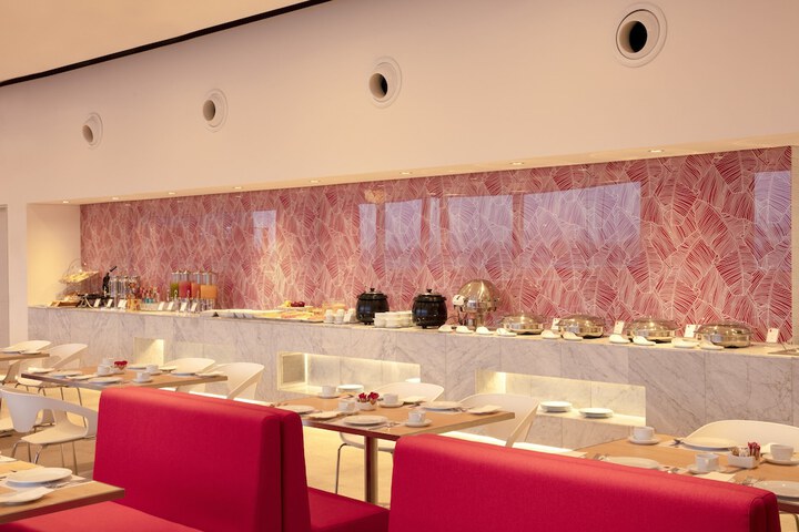 Dining 32 of 69