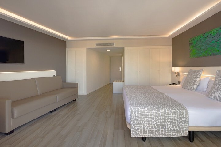 Room 40 of 122