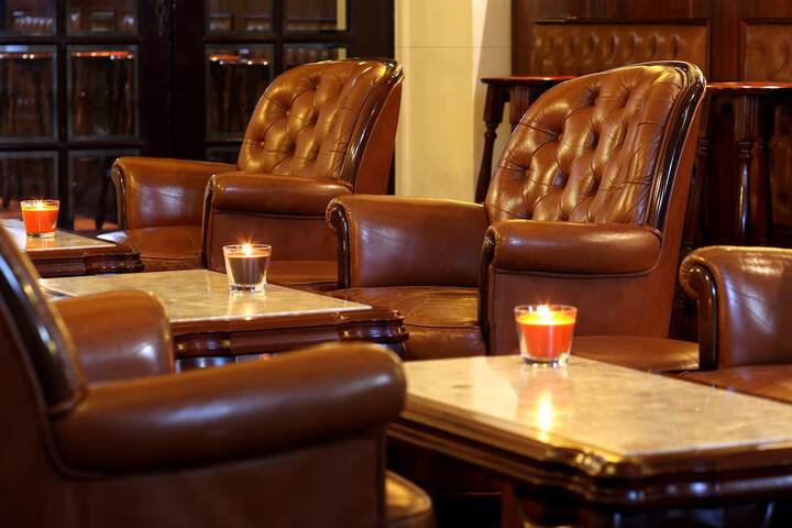Lounge 31 of 50