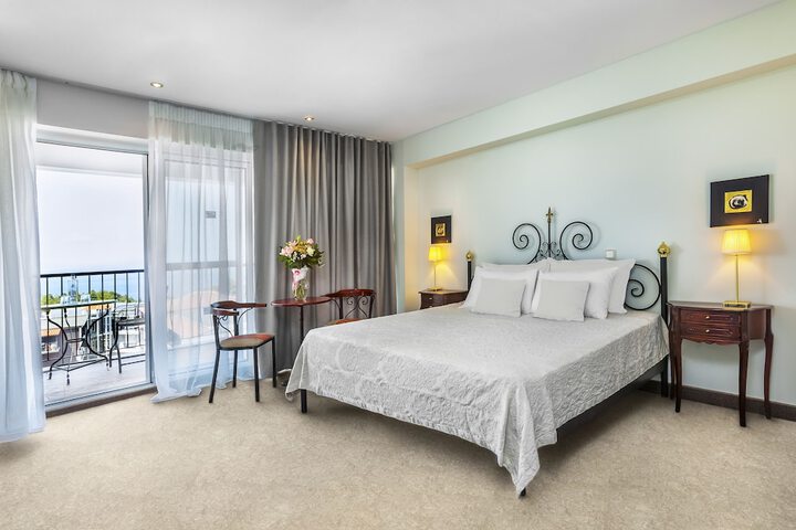 Room 39 of 221