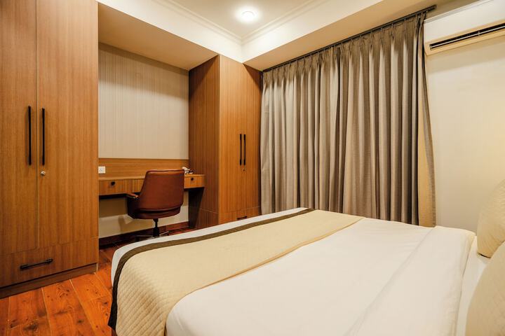 Room 9 of 42