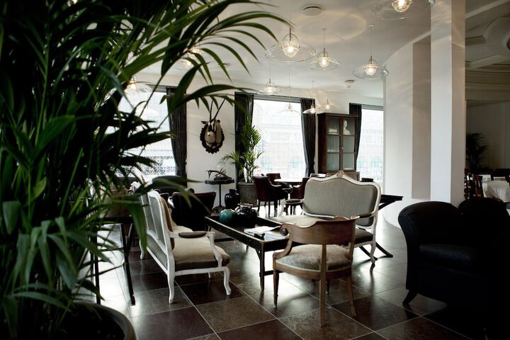 Lounge 146 of 198