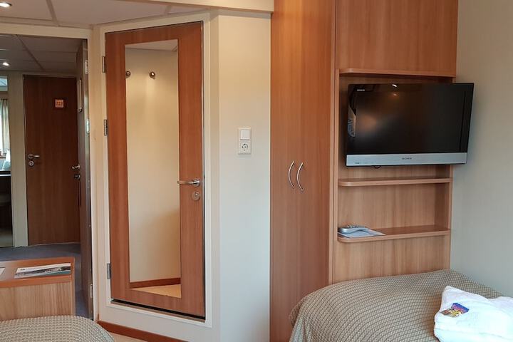 Room 6 of 29