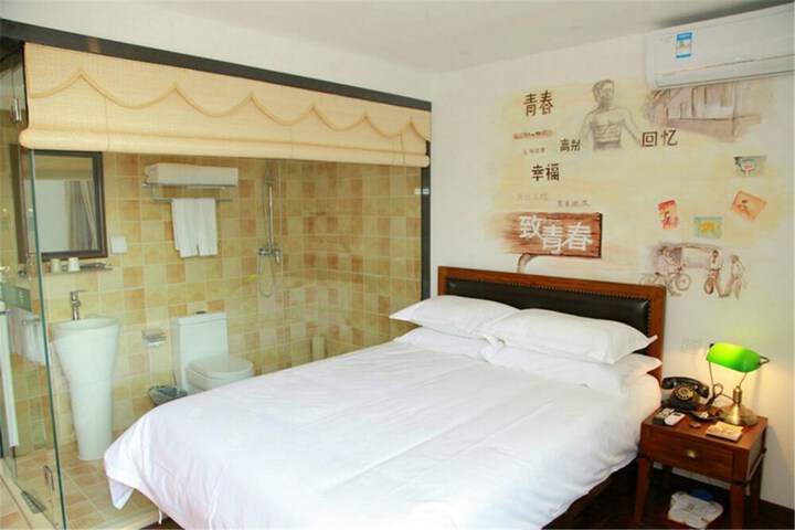 Room 12 of 27