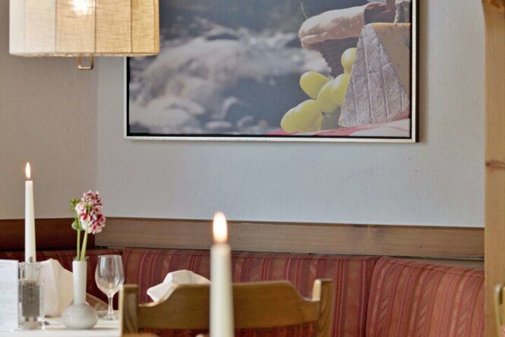 Dining 48 of 77