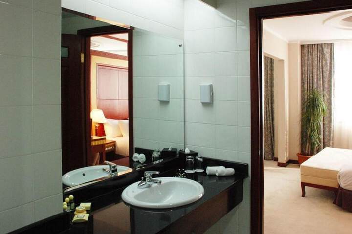 Room 18 of 41