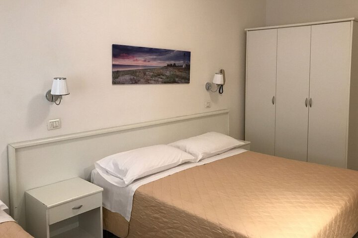 Room 3 of 18