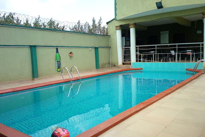 Pool 19 of 26