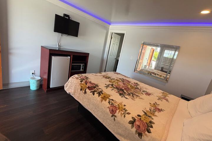 Room 5 of 17