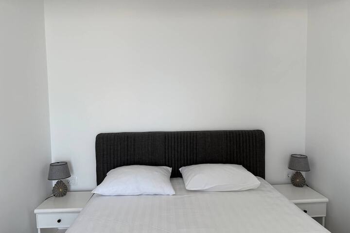 Room 48 of 74