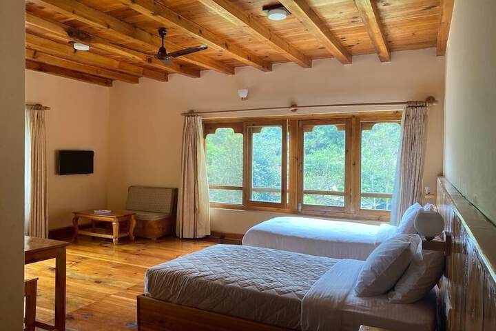 Room 6 of 16