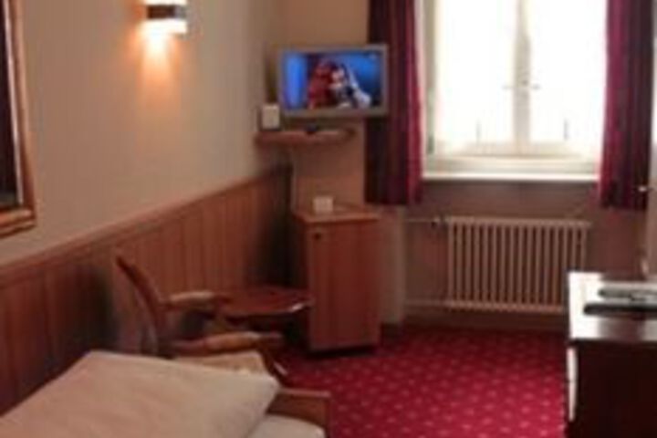 Room 80 of 106