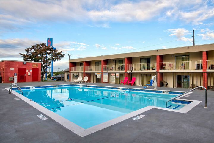 Hotel Pool
