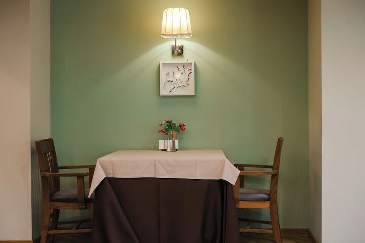 Dining 42 of 64